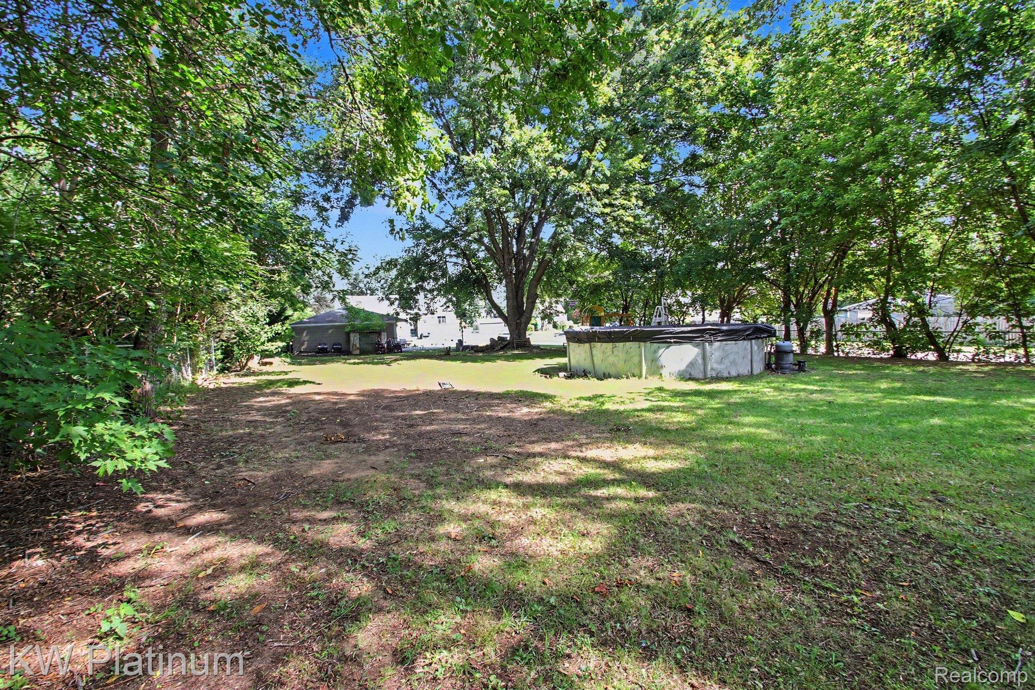 8586 Superior Property Photo 24