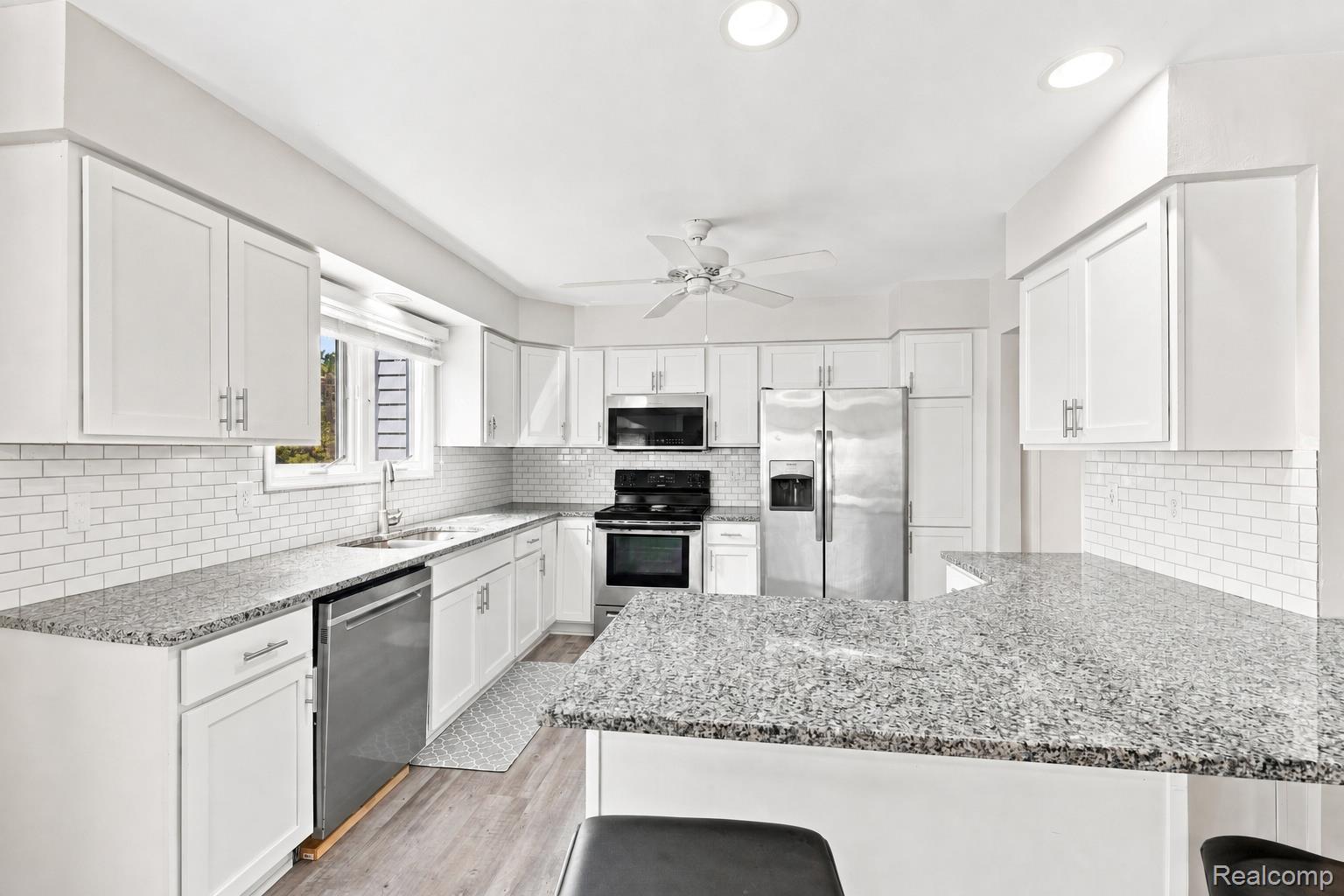 6523 Ridgeview Drive Property Photo 17