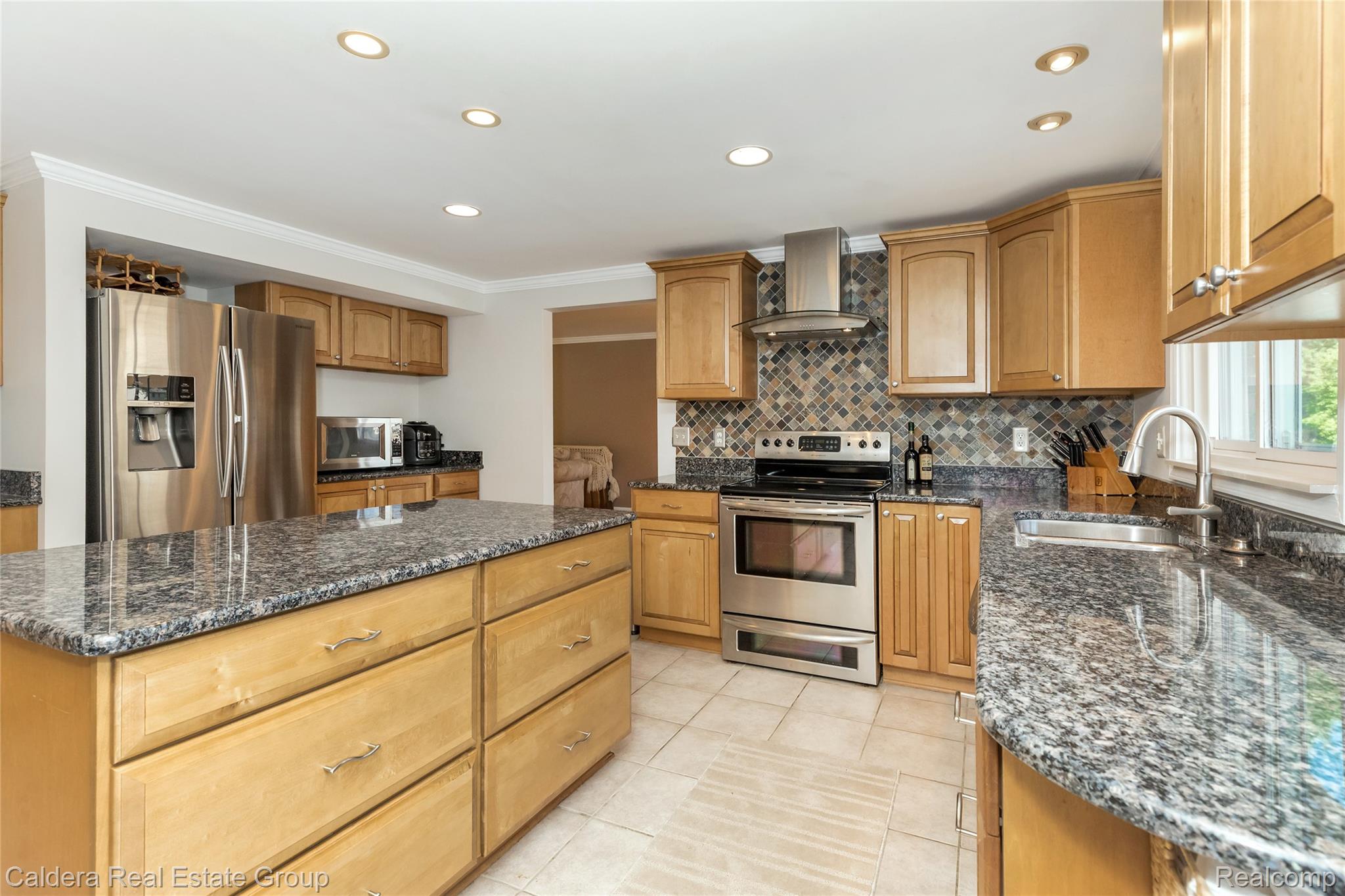 943 Huntsford Court Property Photo 12