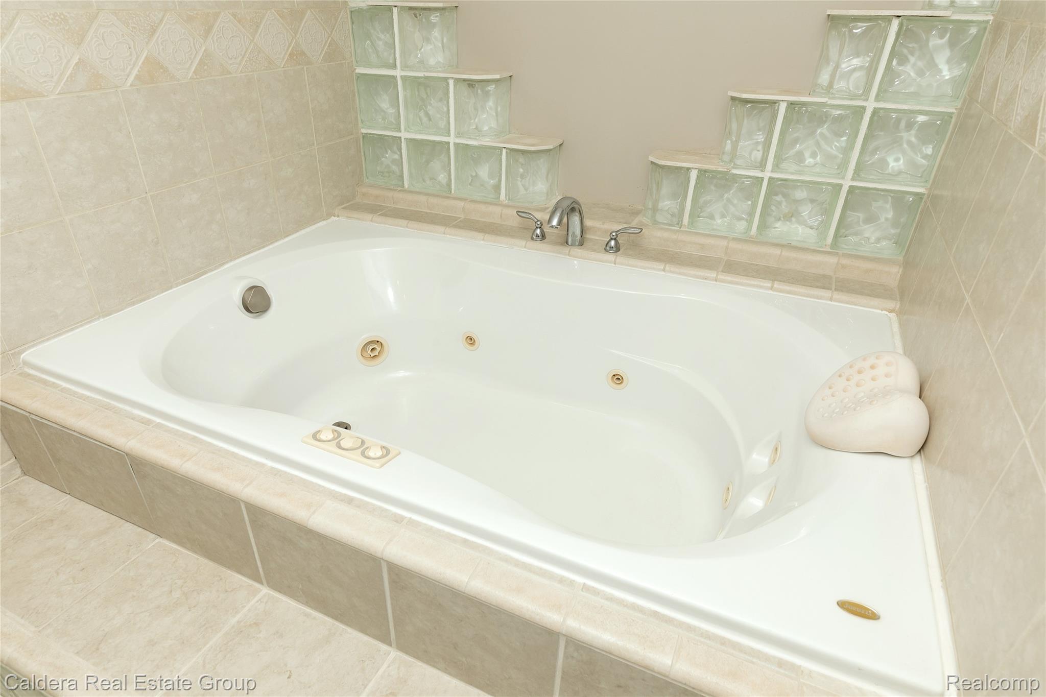 943 Huntsford Court Property Photo 28