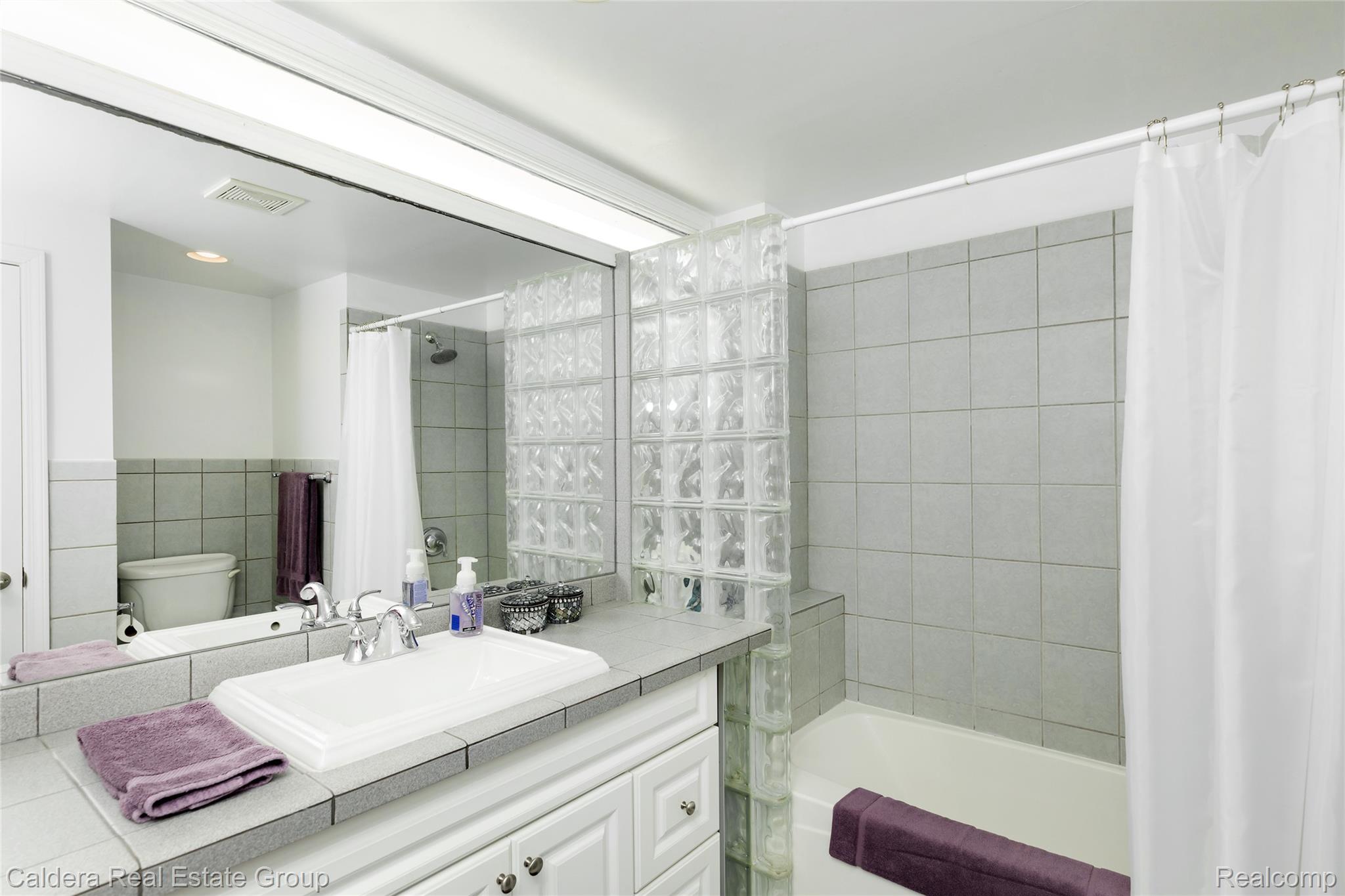 943 Huntsford Court Property Photo 33