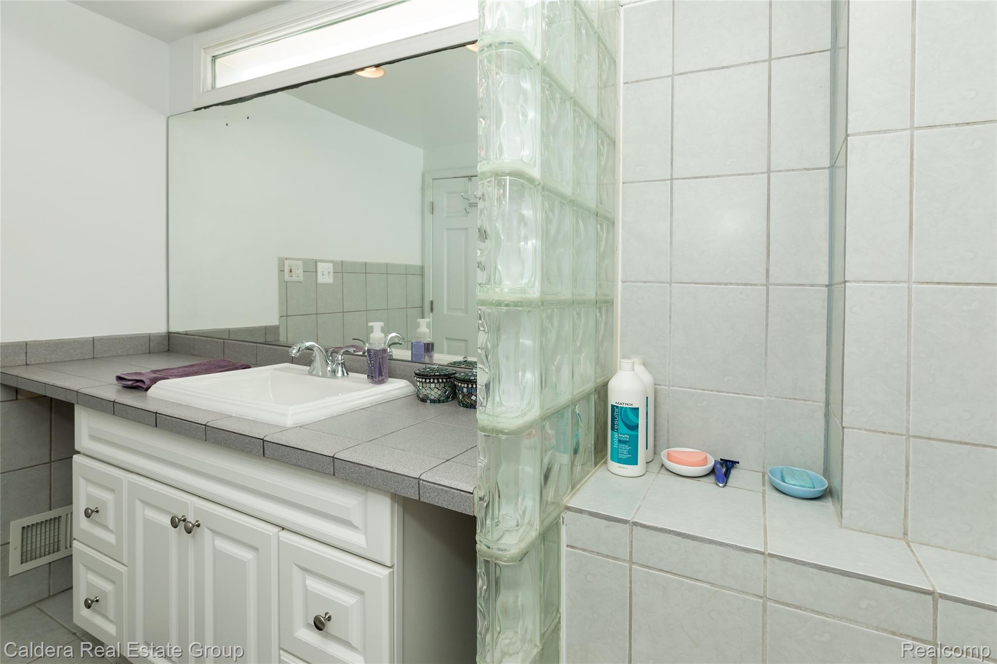 943 Huntsford Court Property Photo 34