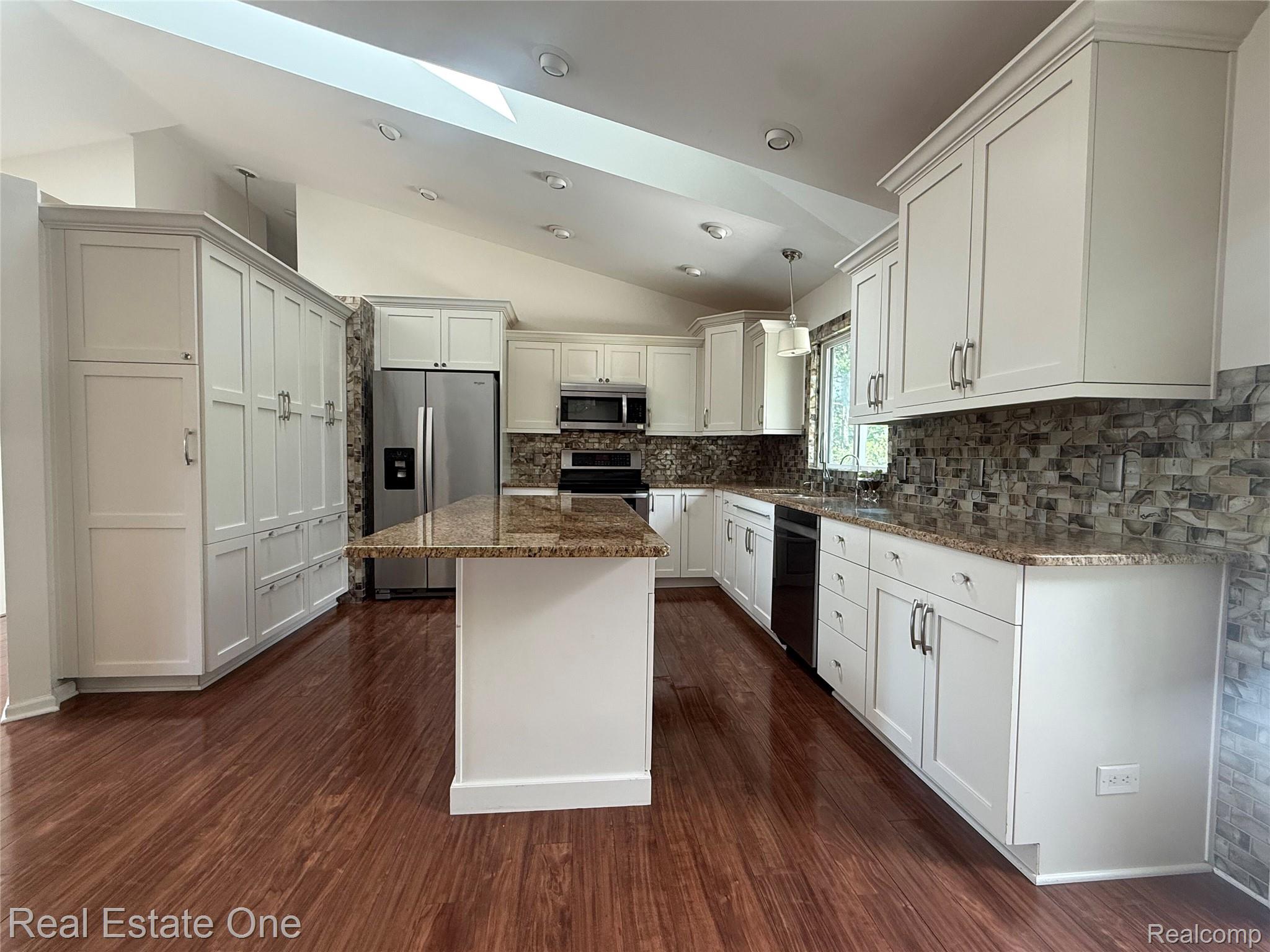 3068 Bridlewood Drive Property Photo 6