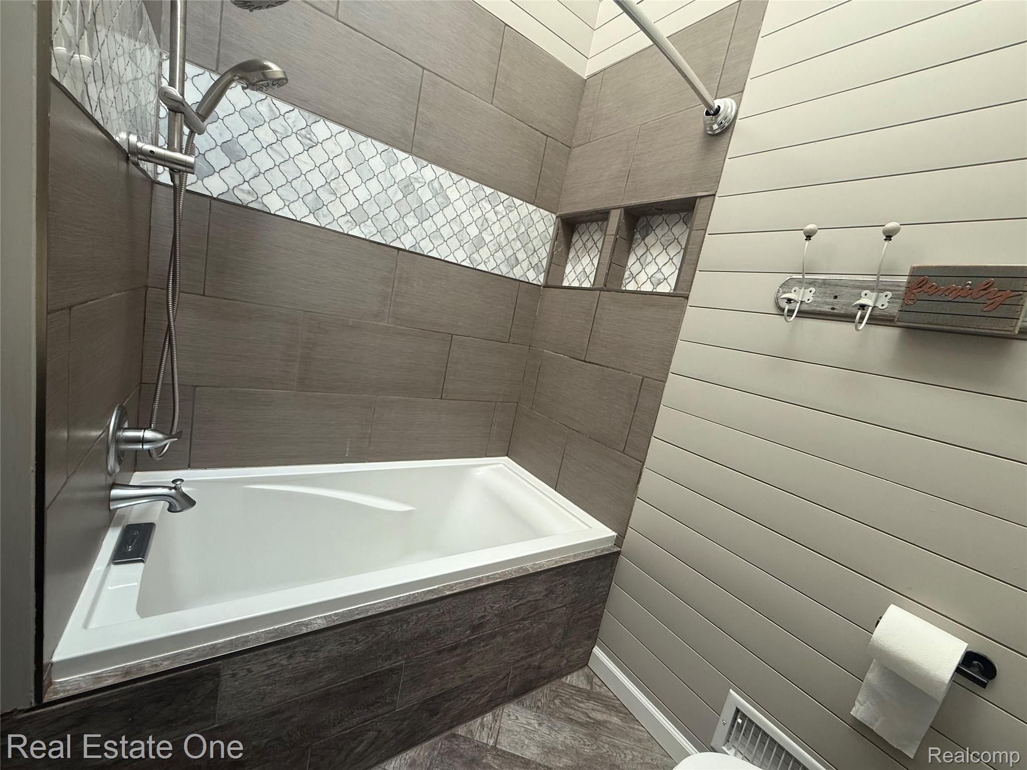 3068 Bridlewood Drive Property Photo 15