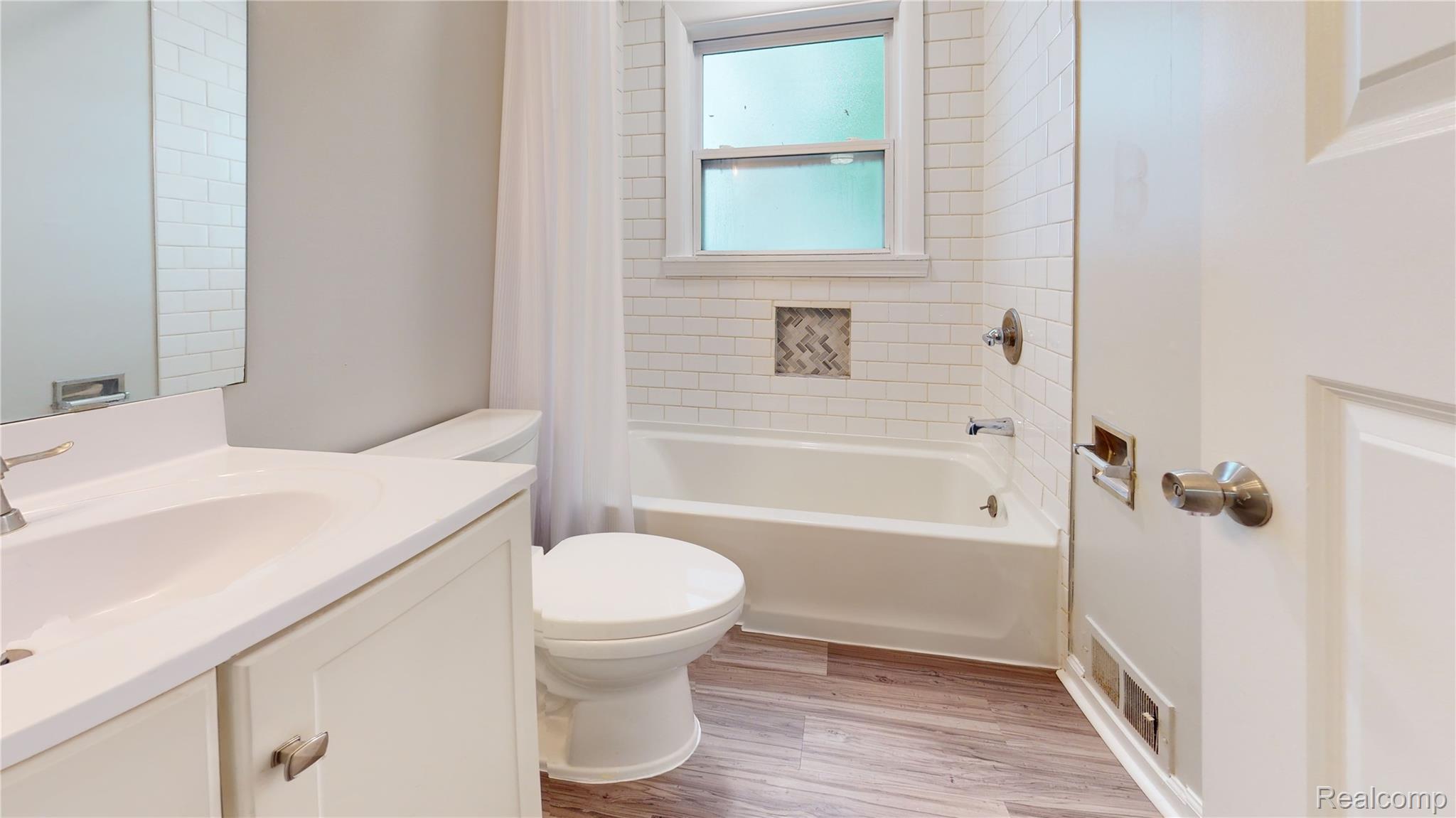 2111 Otis Avenue Property Photo 4