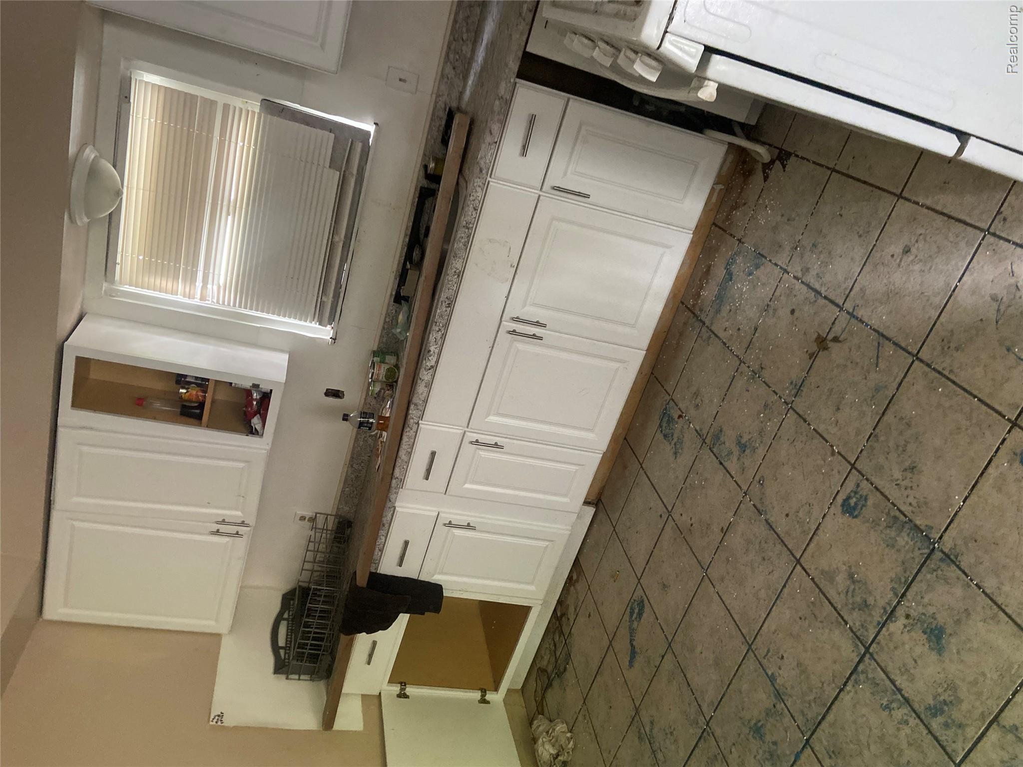 2465 Court St Property Photo 5