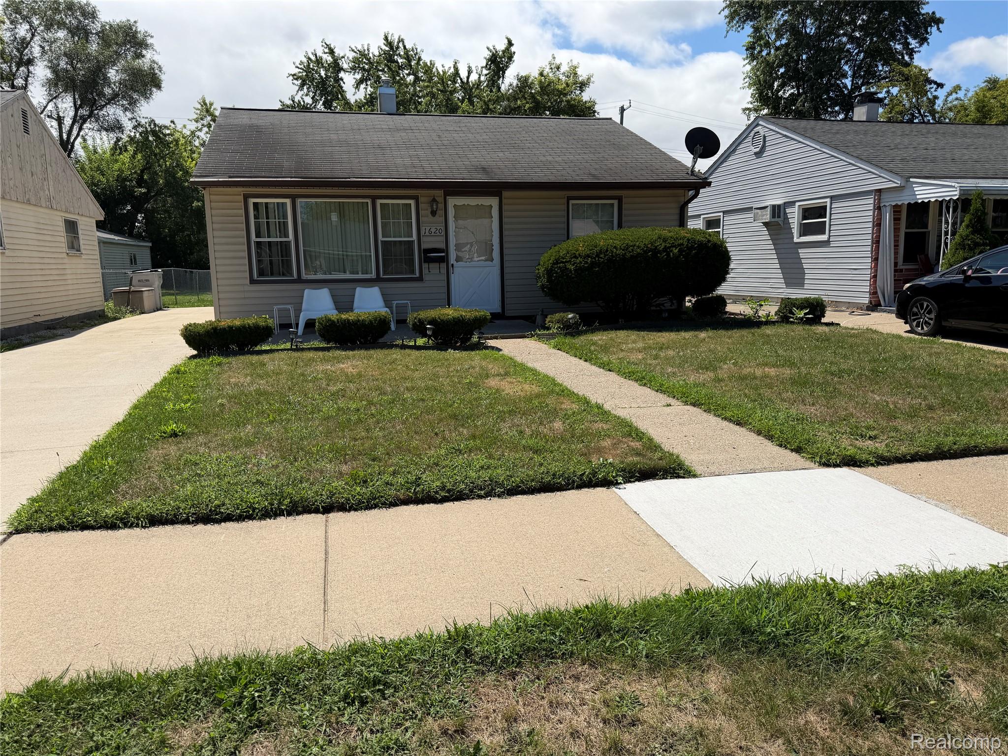 1620 E Meyers Avenue Property Photo 1