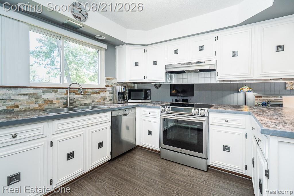4167 Angeline Drive Property Photo 10