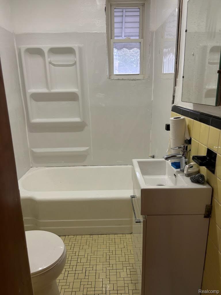 228 Borland Court Property Photo 8