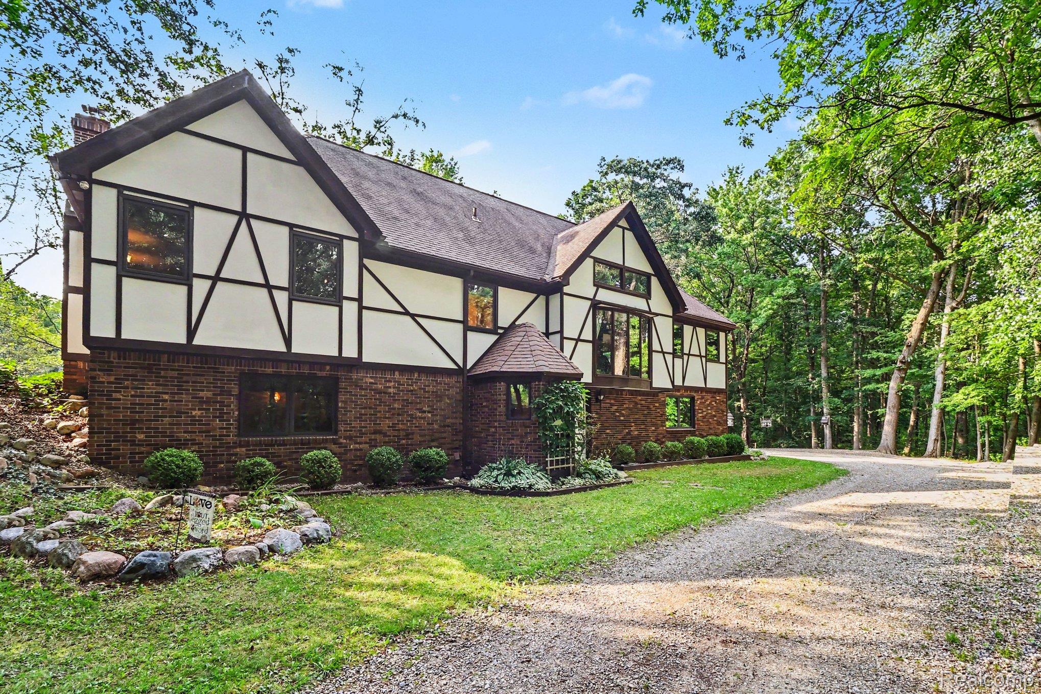 6300 Raddatz Road Property Photo 1