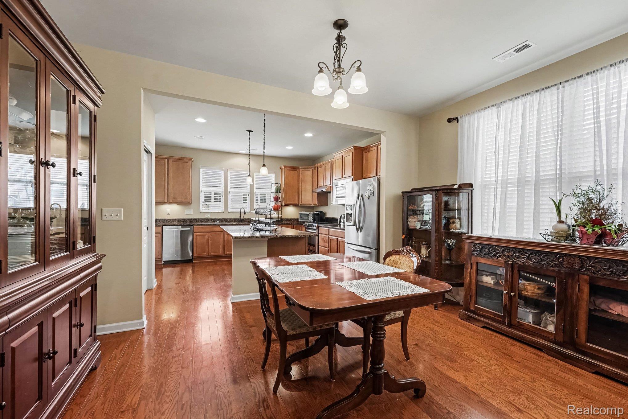 9407 Sand Hill Drive Property Photo 6