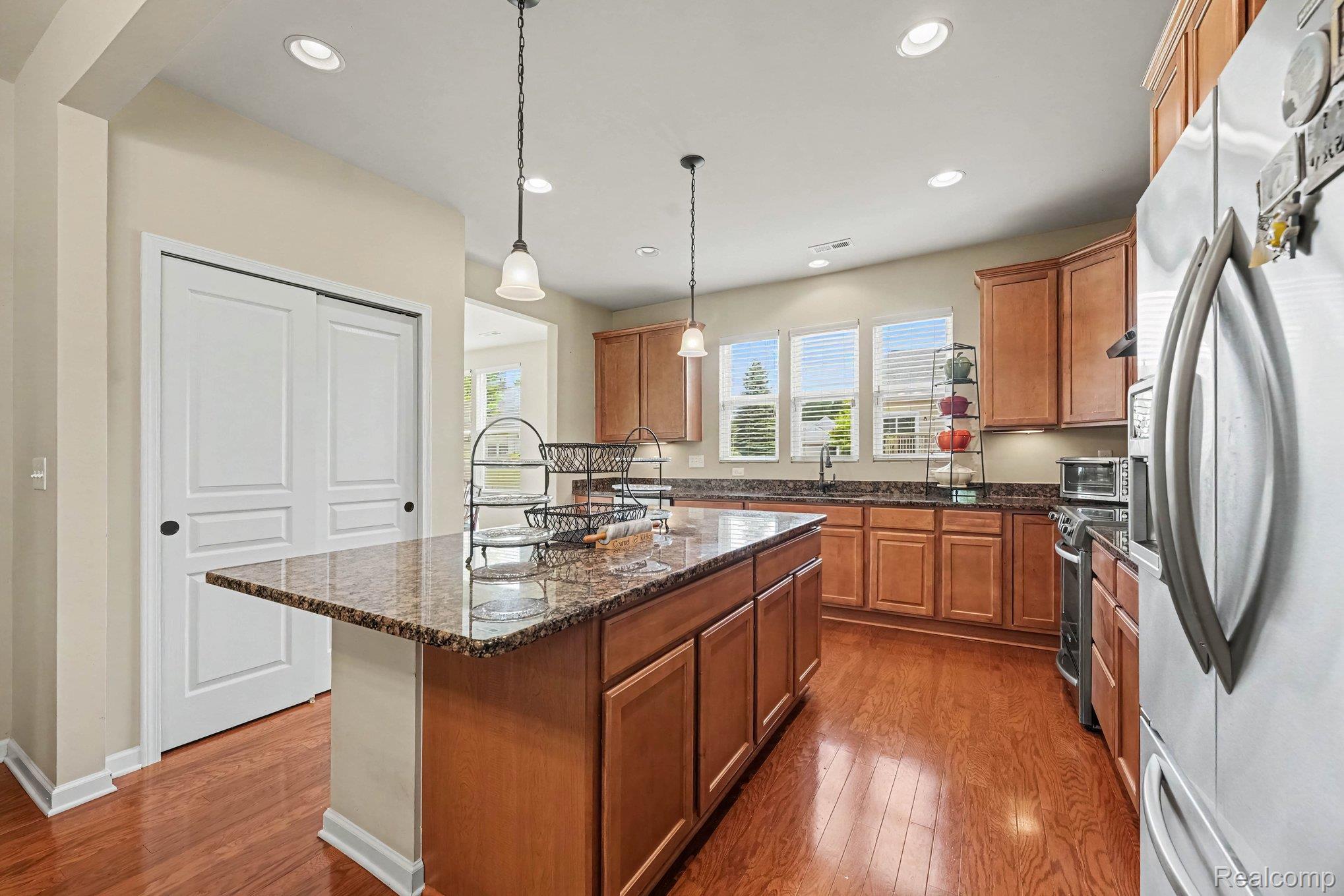9407 Sand Hill Drive Property Photo 8