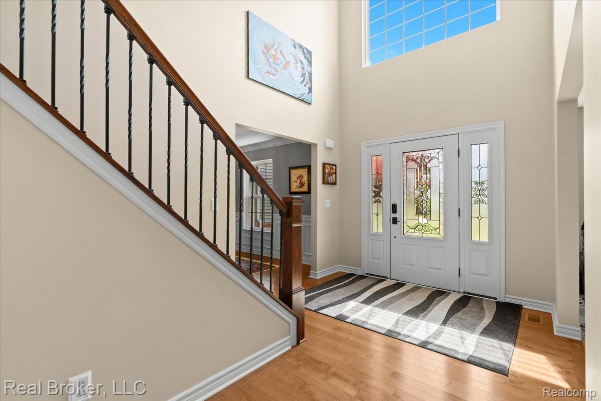 10080 Rolling Pines Drive Property Photo 4