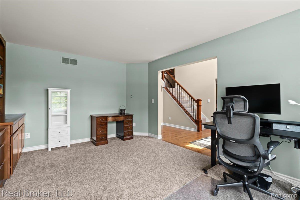 10080 Rolling Pines Drive Property Photo 7