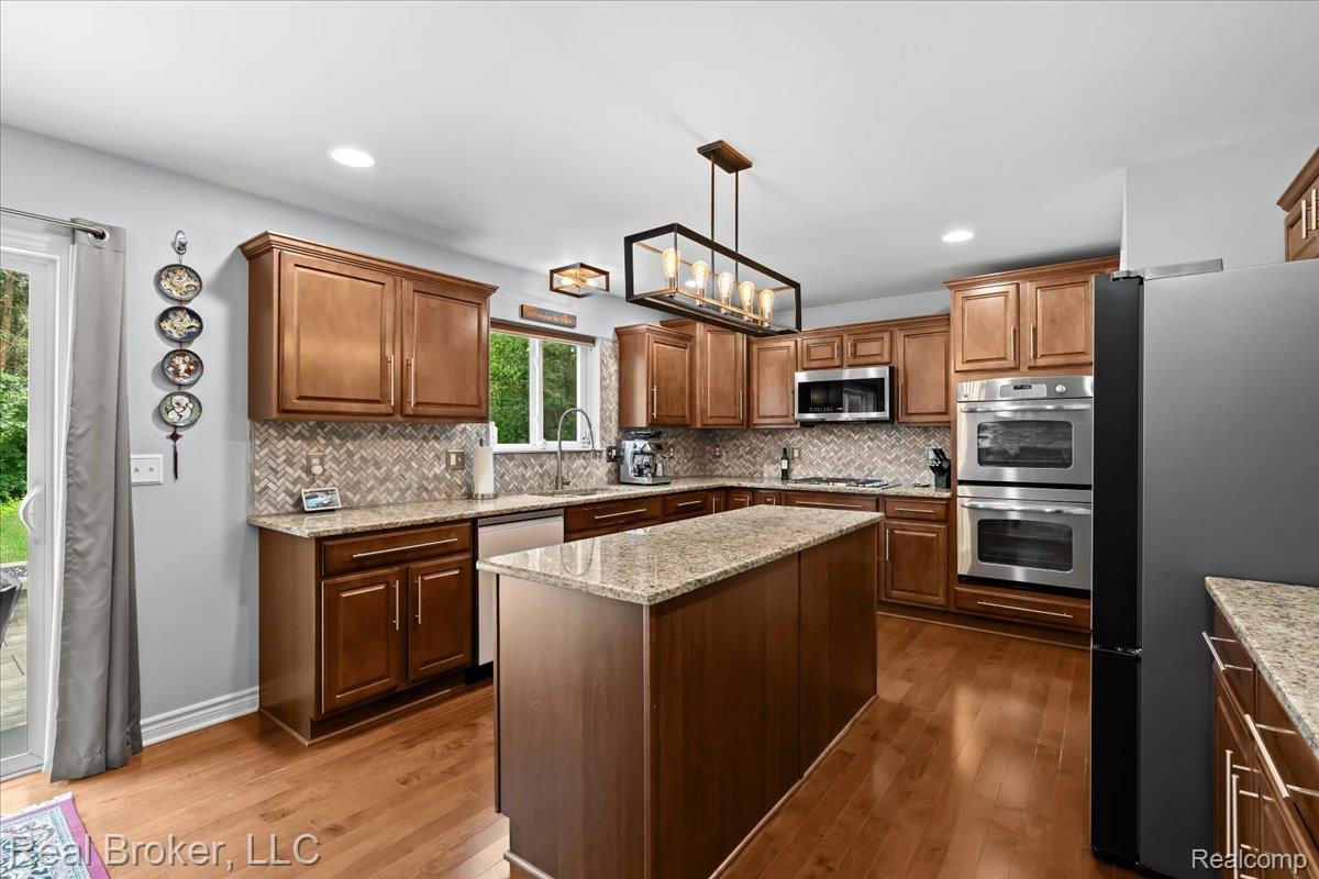 10080 Rolling Pines Drive Property Photo 14
