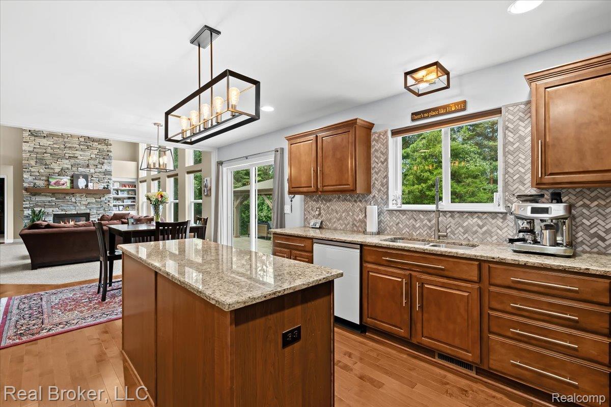 10080 Rolling Pines Drive Property Photo 15