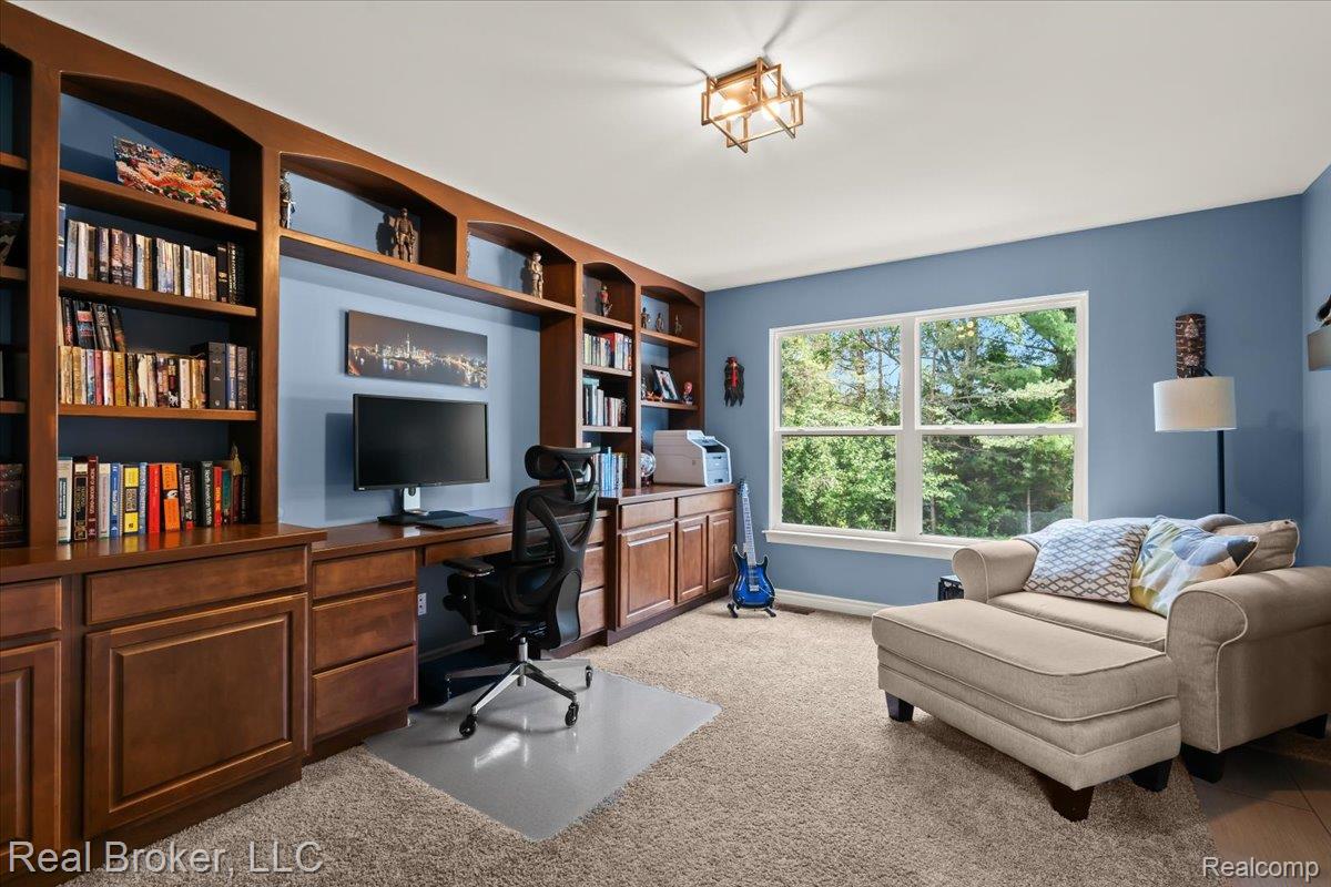 10080 Rolling Pines Drive Property Photo 17