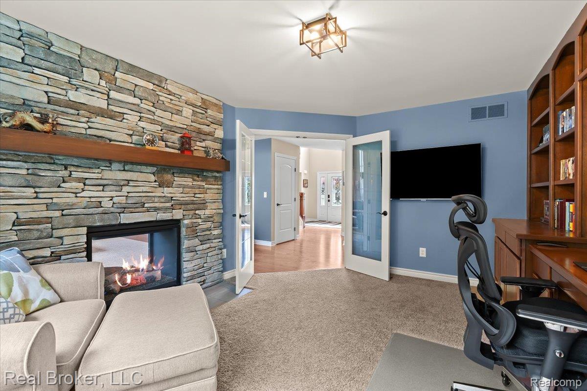 10080 Rolling Pines Drive Property Photo 18