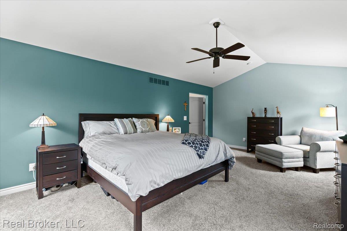 10080 Rolling Pines Drive Property Photo 22