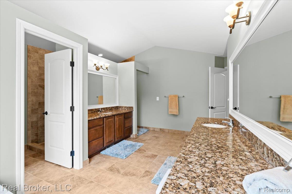 10080 Rolling Pines Drive Property Photo 24