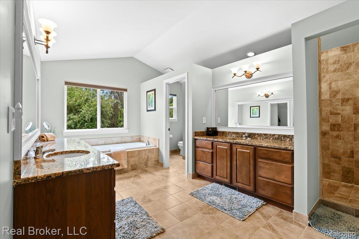 10080 Rolling Pines Drive Property Photo 25