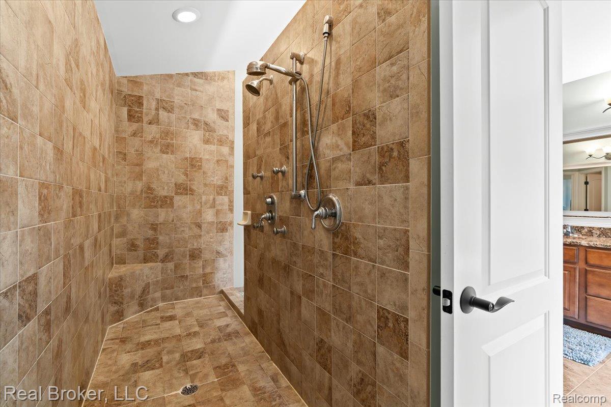 10080 Rolling Pines Drive Property Photo 26