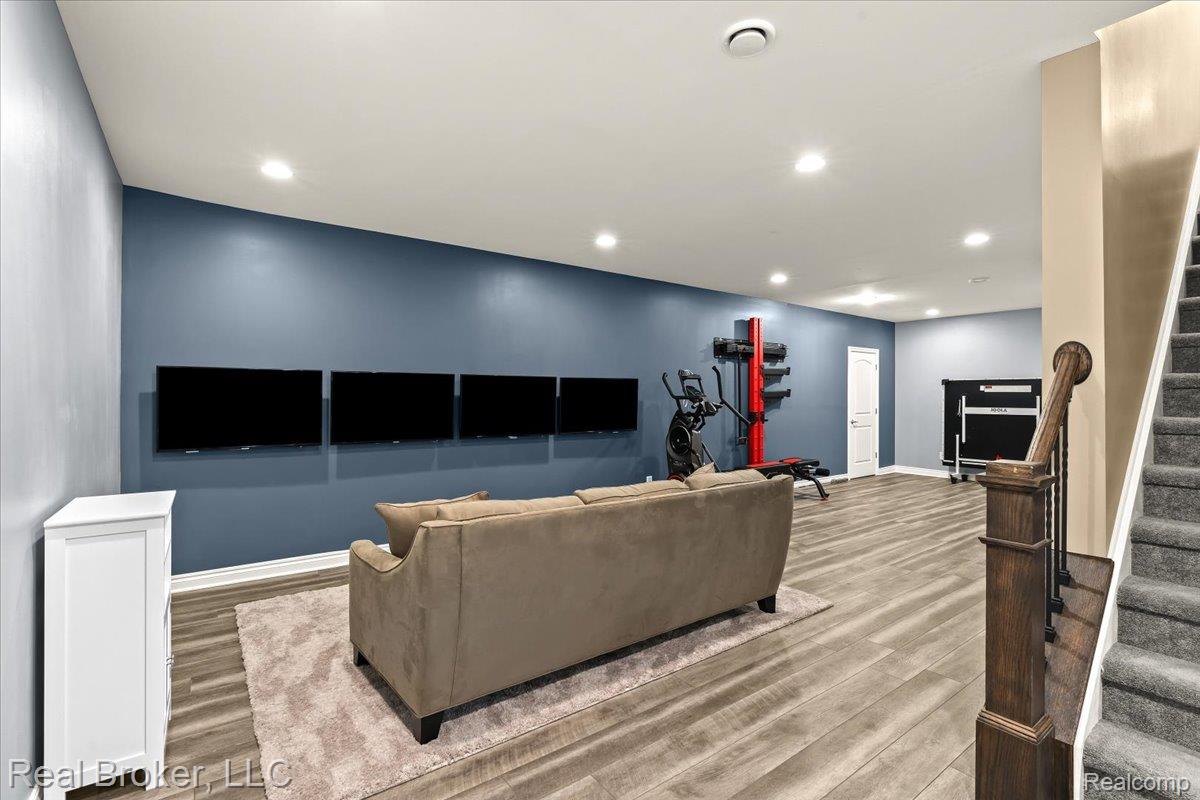 10080 Rolling Pines Drive Property Photo 38