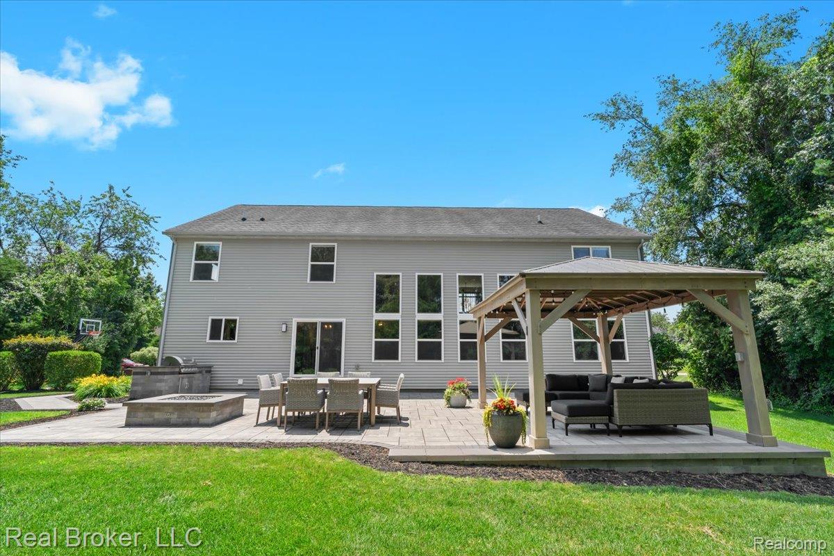 10080 Rolling Pines Drive Property Photo 43