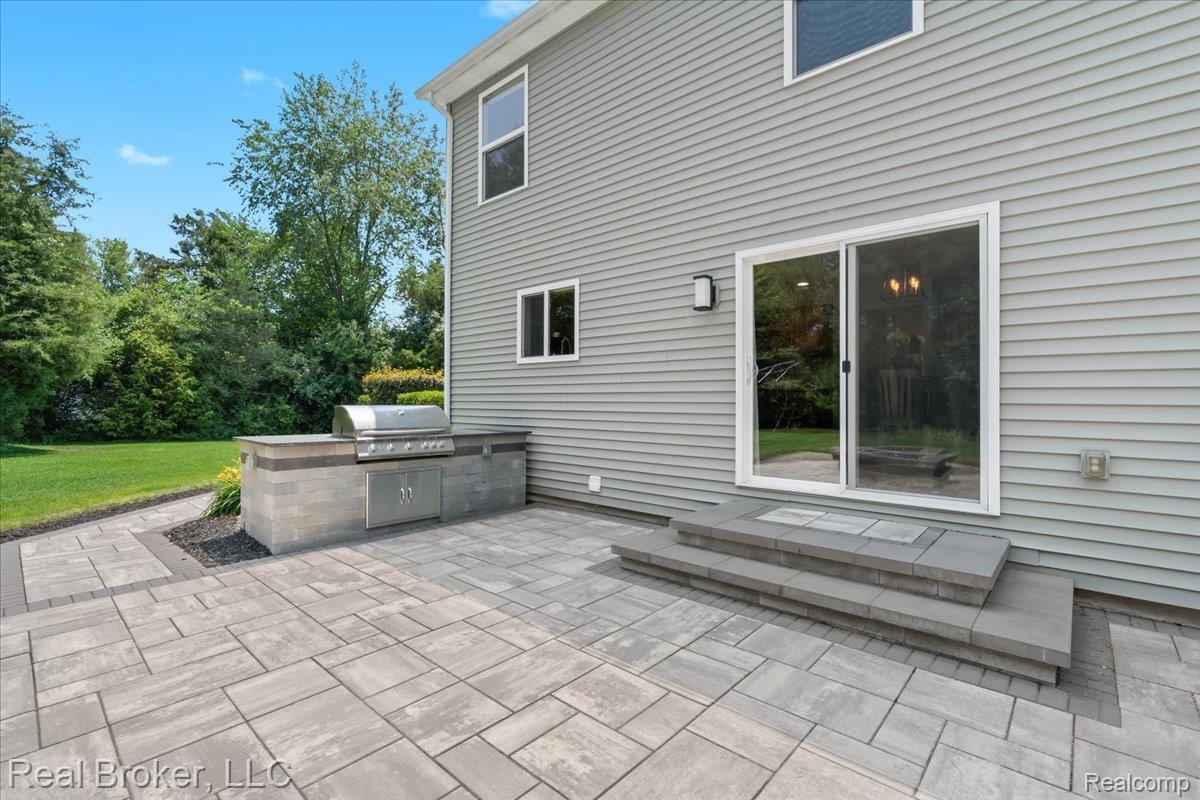 10080 Rolling Pines Drive Property Photo 45