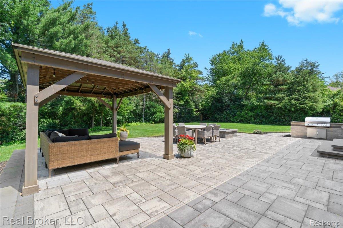 10080 Rolling Pines Drive Property Photo 46