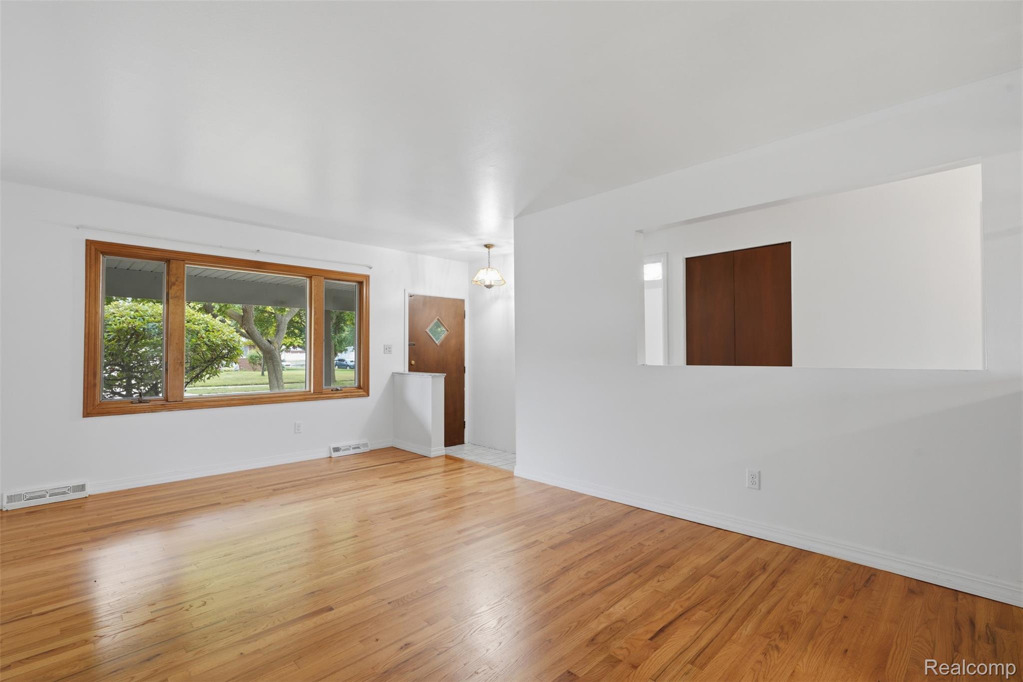 4427 Burssens Drive Property Photo 4