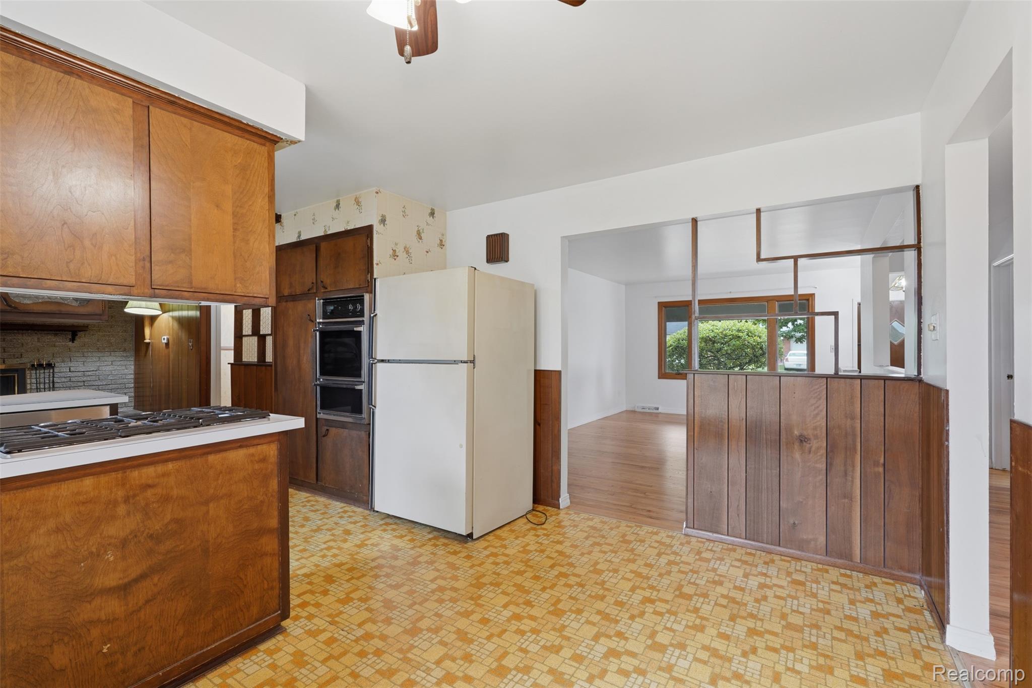 4427 Burssens Drive Property Photo 9