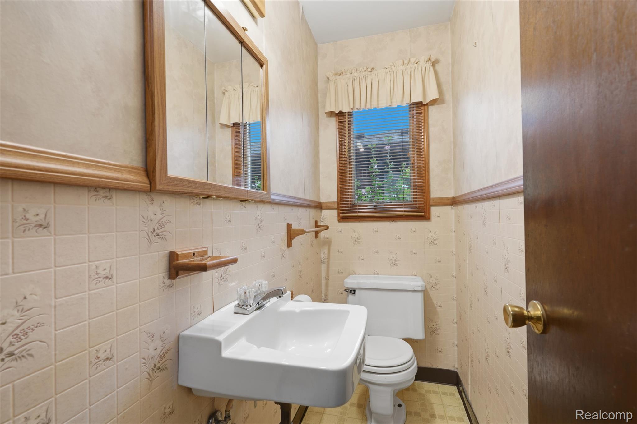 4427 Burssens Drive Property Photo 14