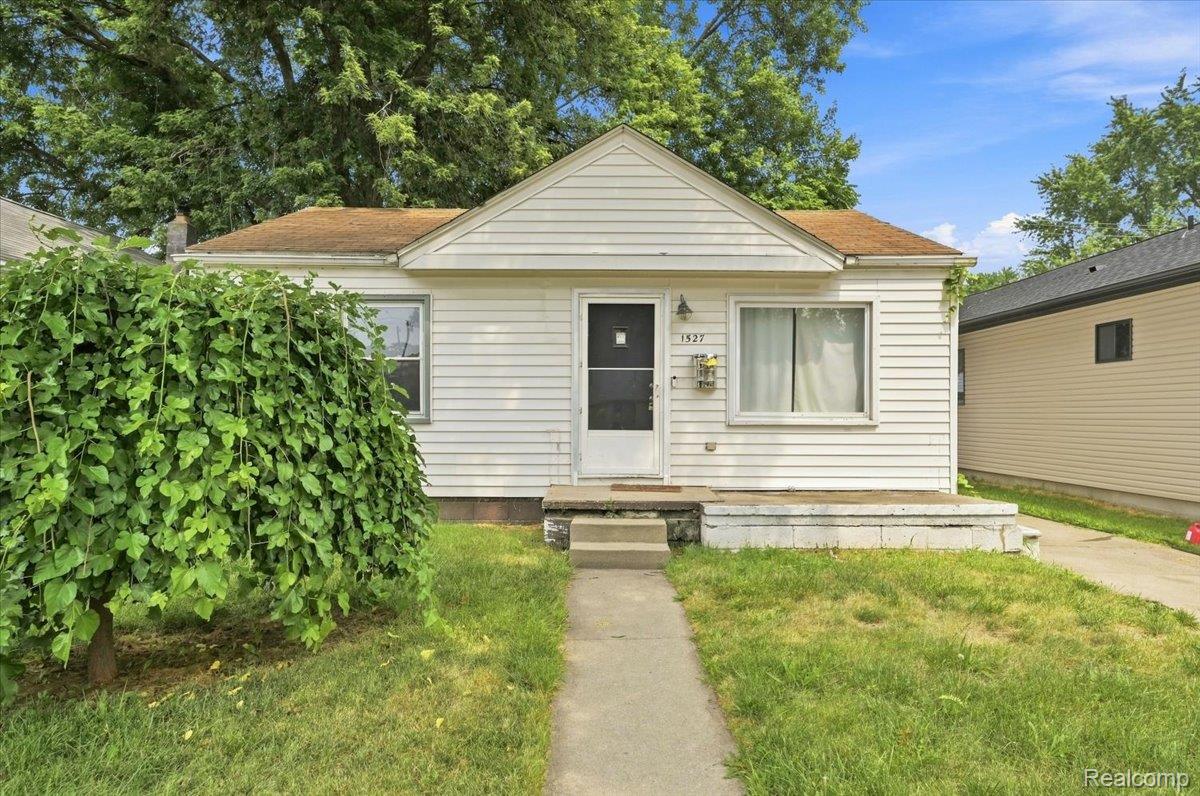 1527 E Meyers Avenue Property Photo 1