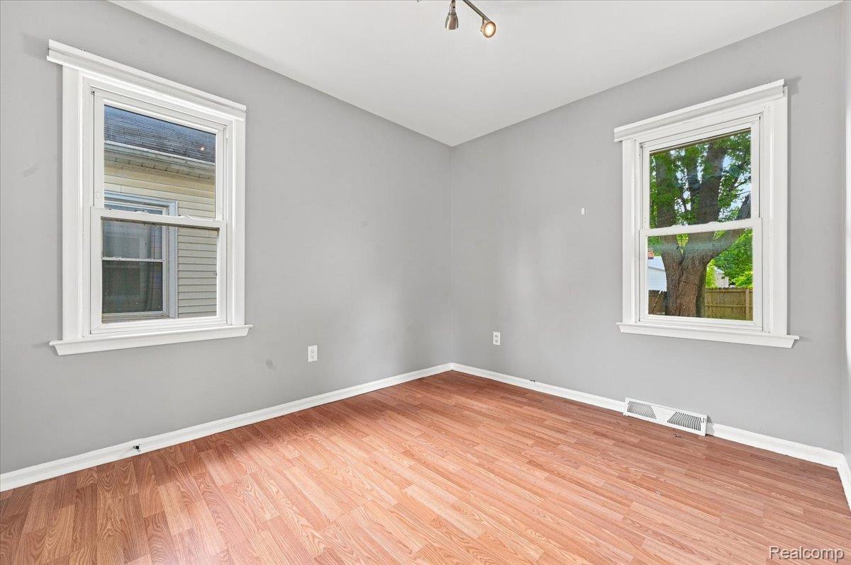 1527 E Meyers Avenue Property Photo 11