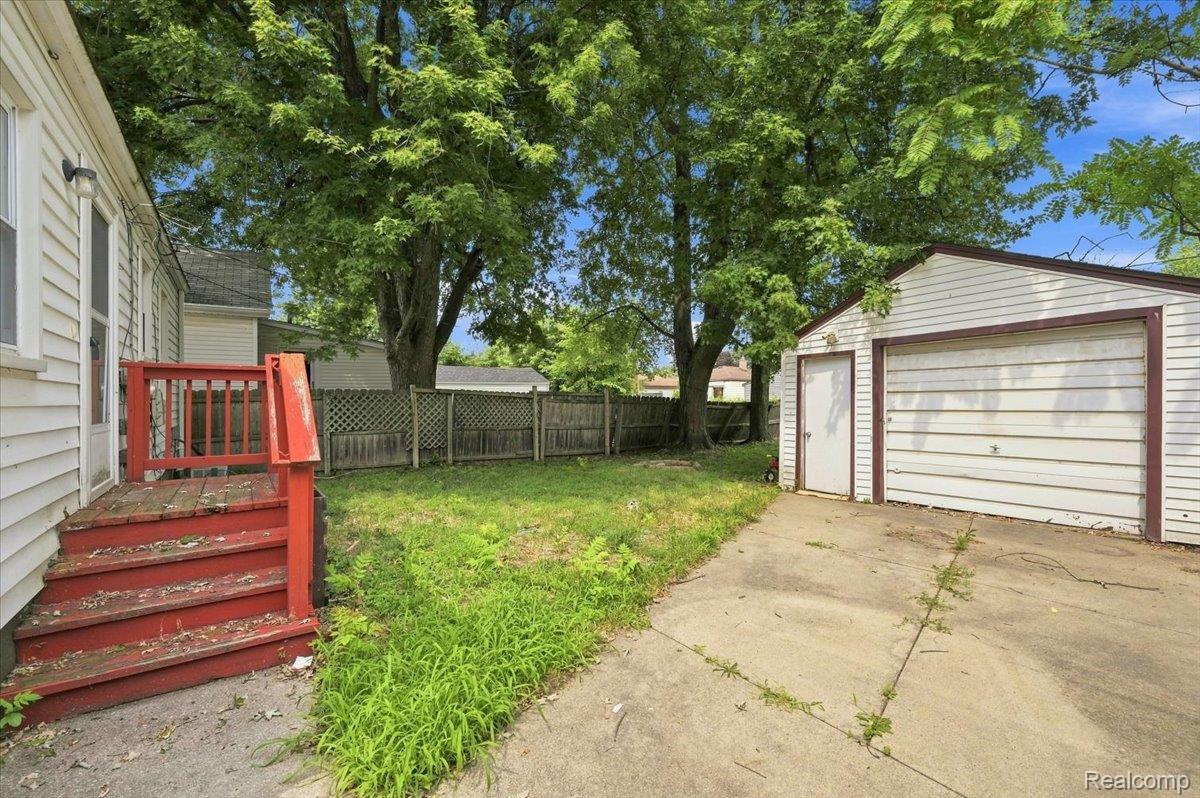 1527 E Meyers Avenue Property Photo 19