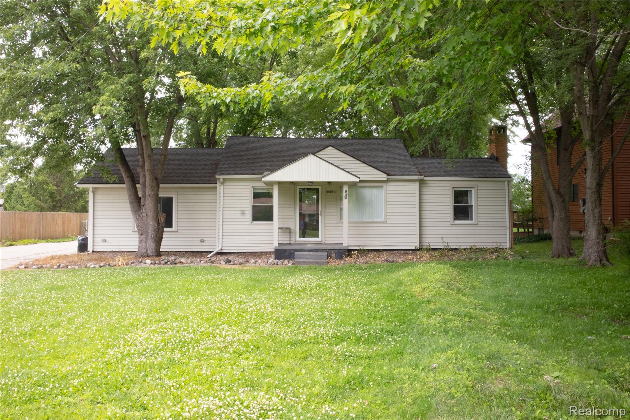 39751 Sylvia Street Property Photo 2