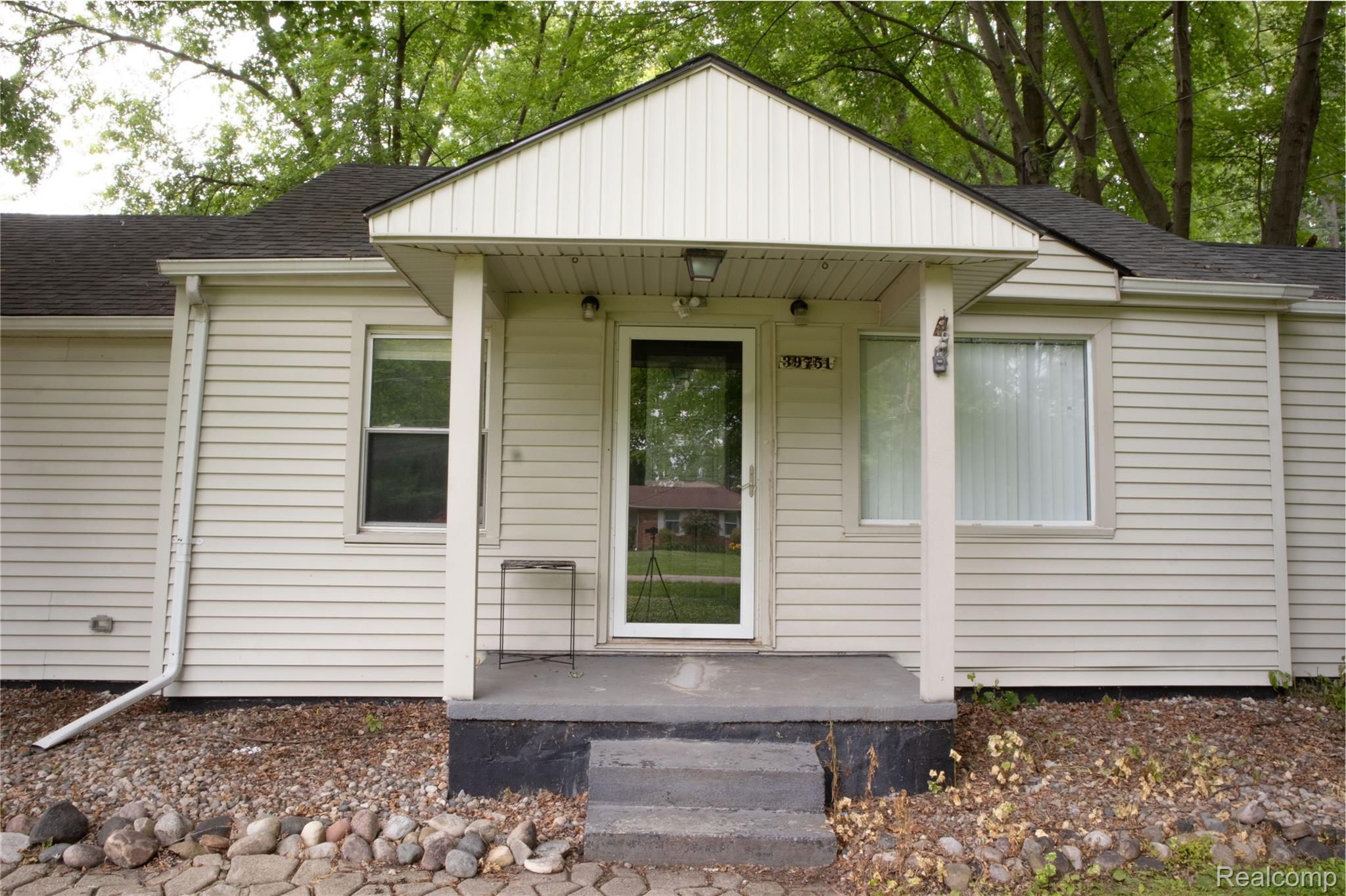 39751 Sylvia Street Property Photo 3