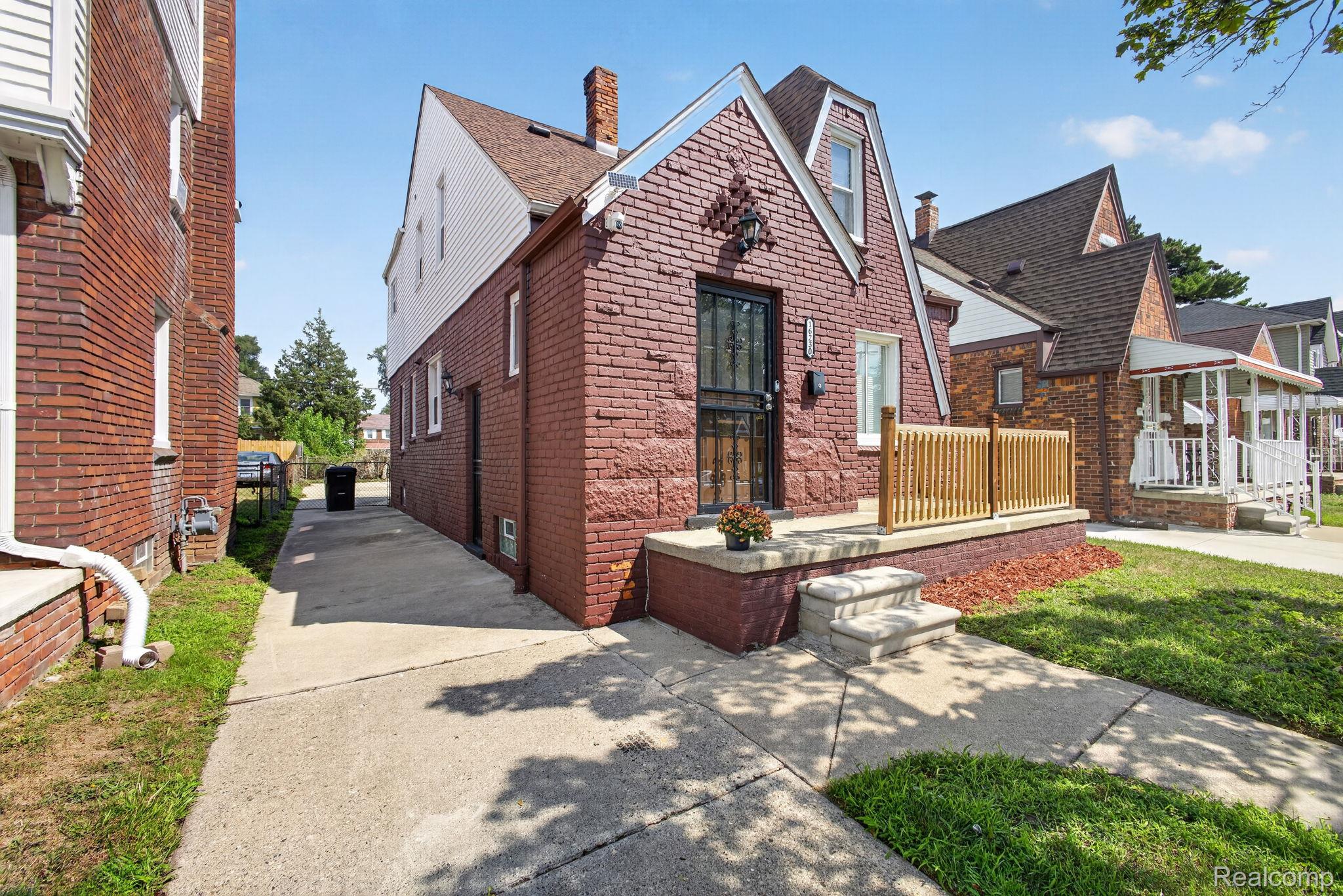 16230 Griggs Street Property Photo 3