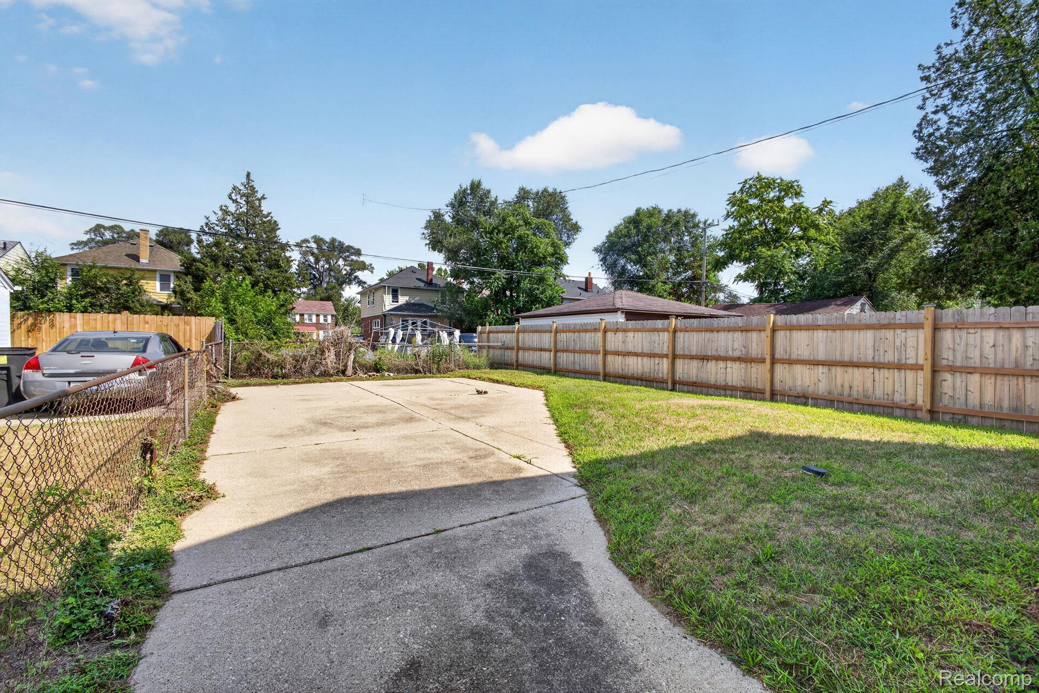 16230 Griggs Street Property Photo 5