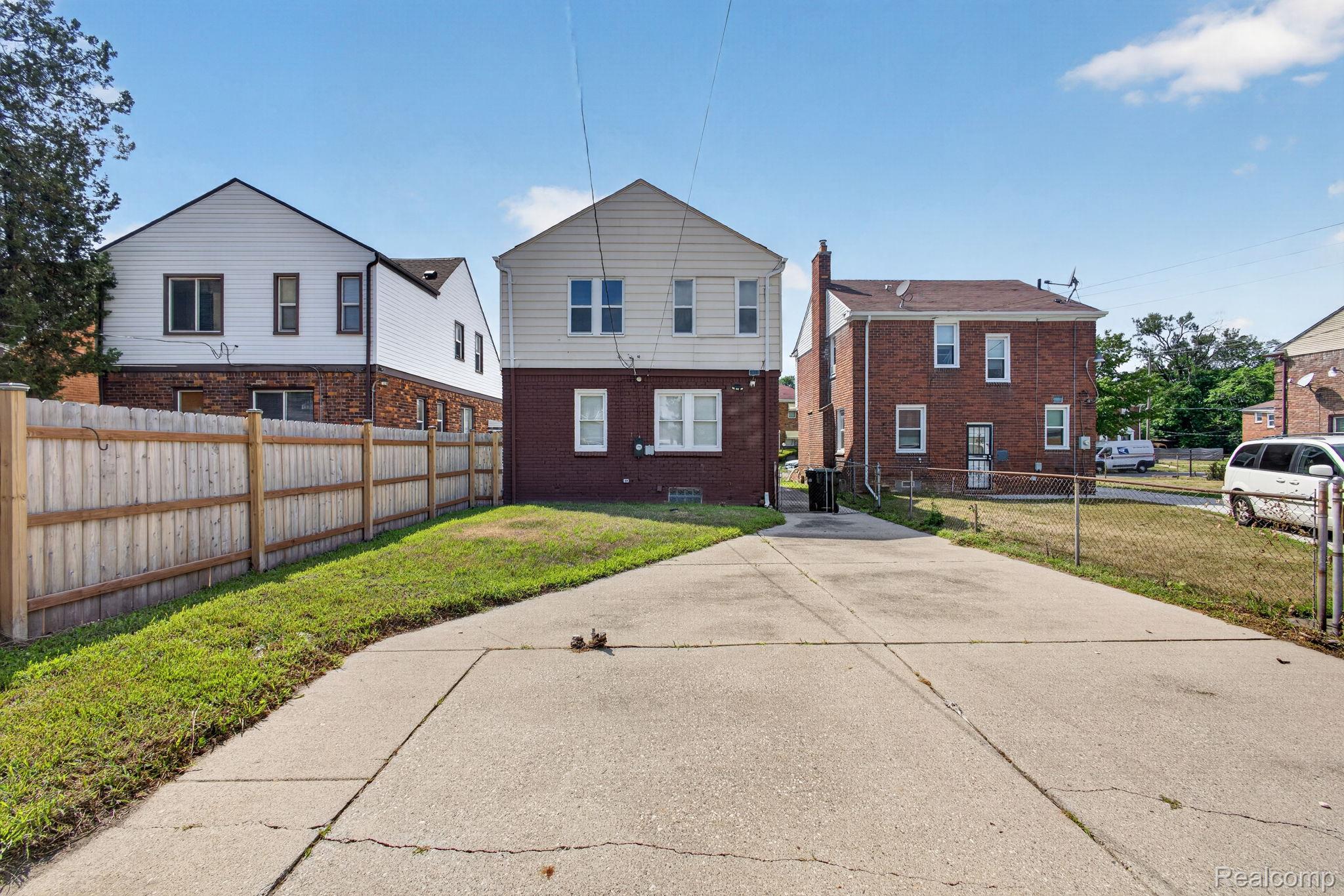 16230 Griggs Street Property Photo 6