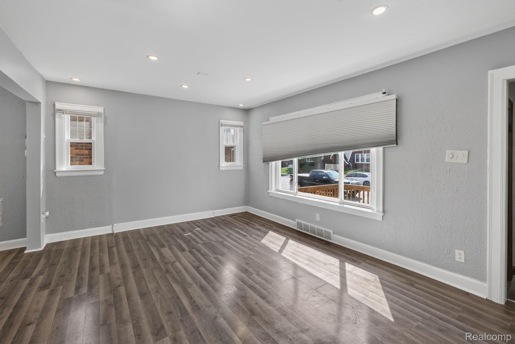 16230 Griggs Street Property Photo 8