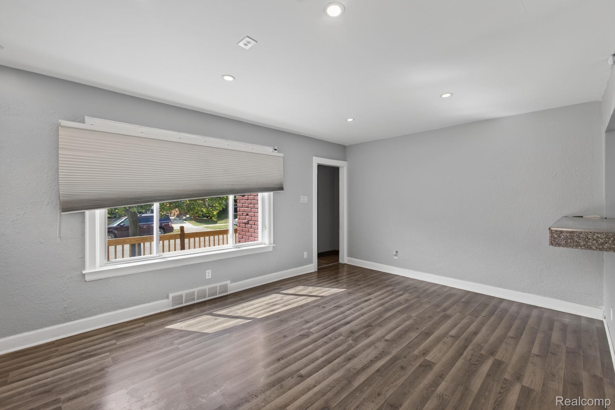 16230 Griggs Street Property Photo 9