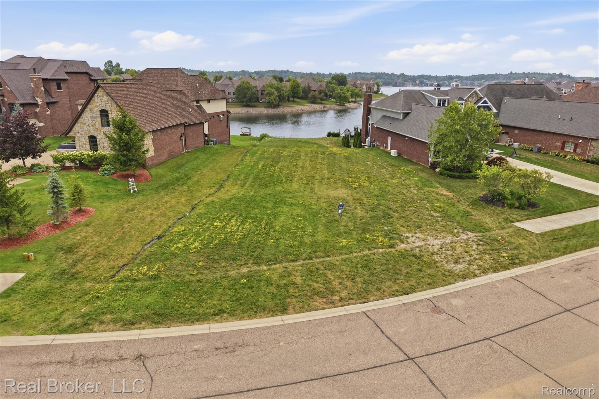 10407 Stoney Point Drive Property Photo 1