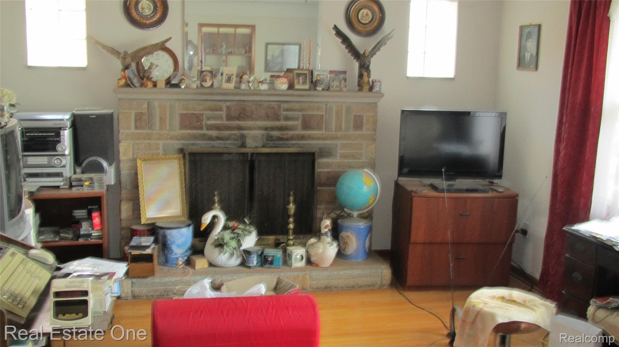 5037 Maple Street Property Photo 5