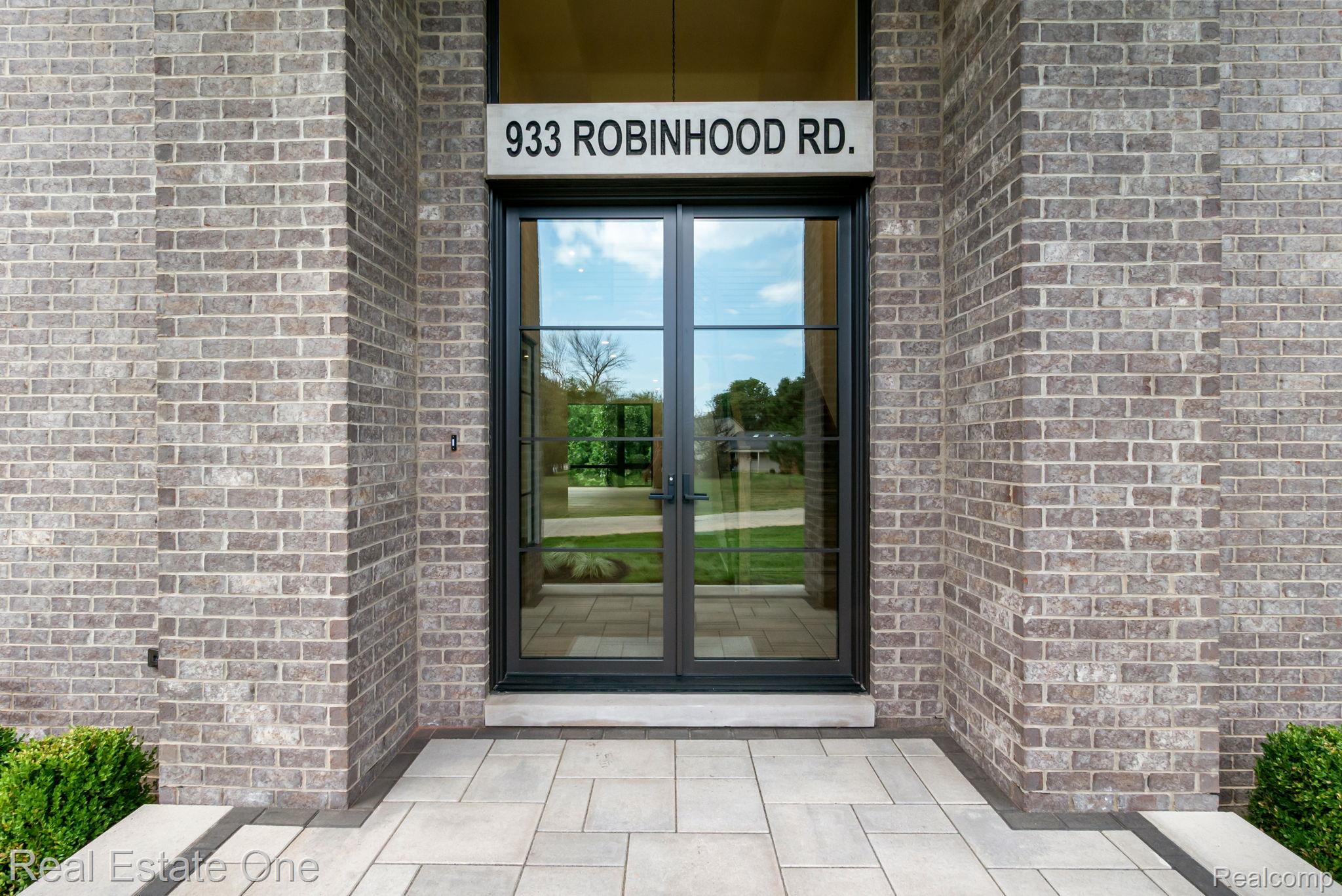 933 Robinhood Road Property Photo 3
