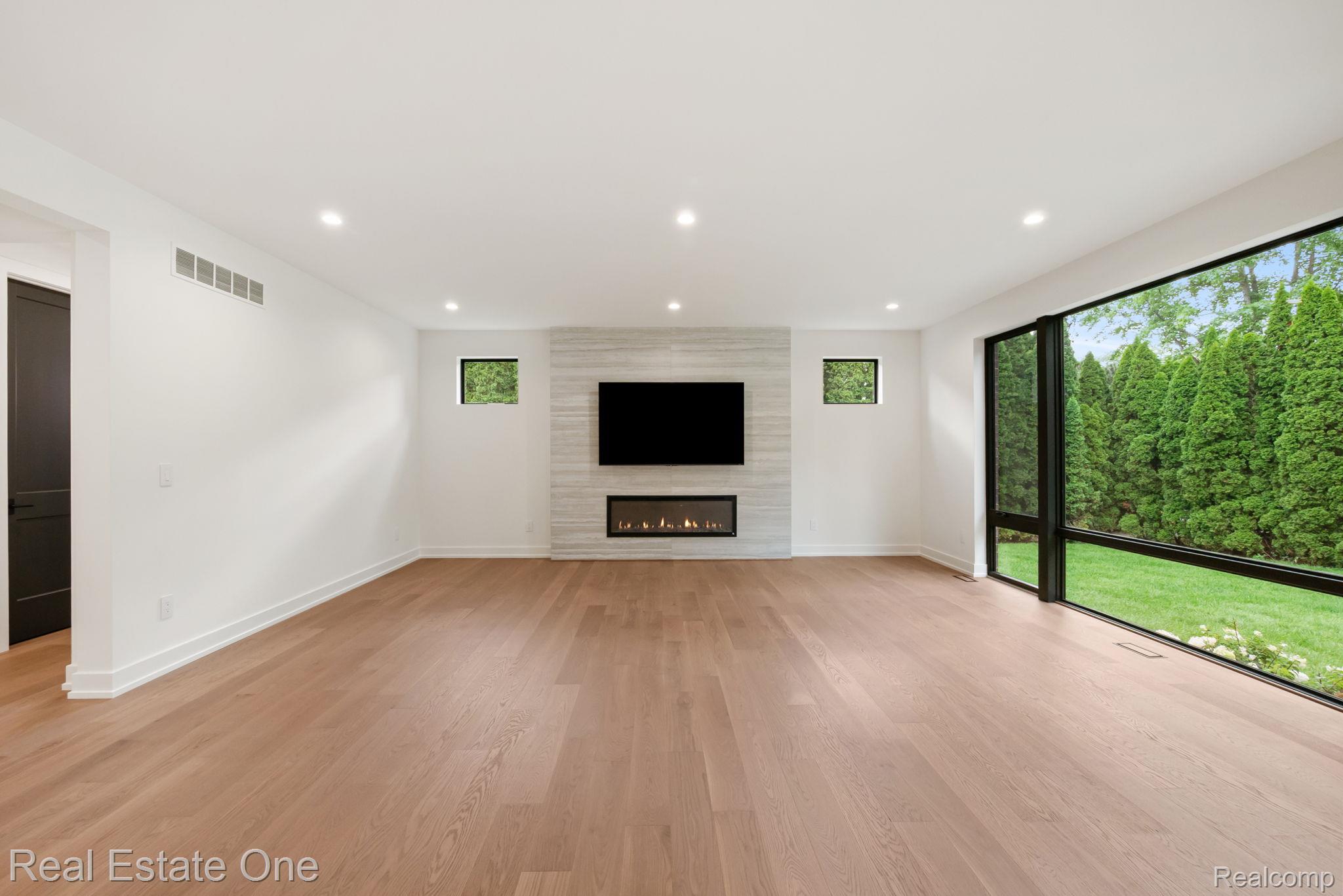 933 Robinhood Road Property Photo 7