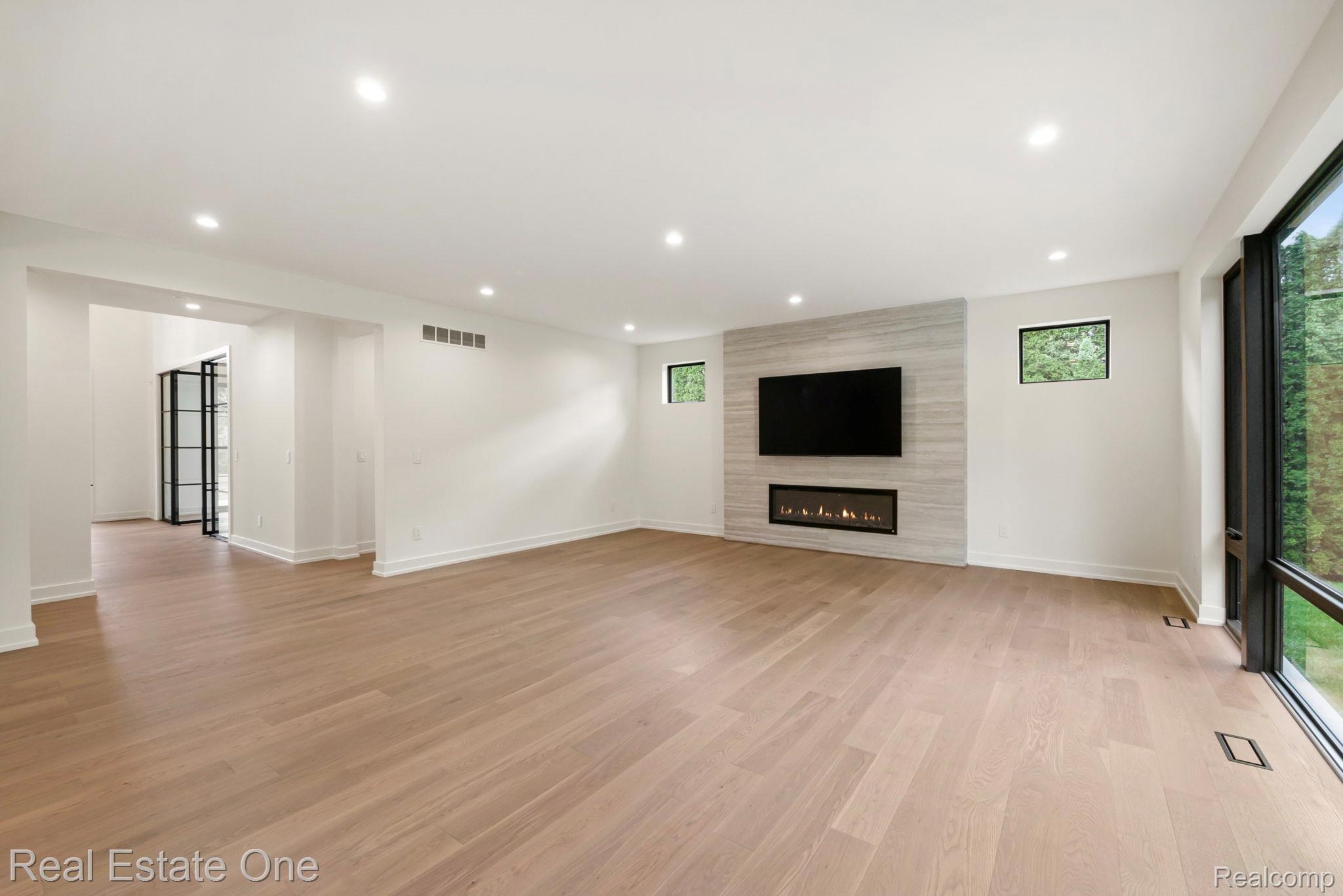 933 Robinhood Road Property Photo 8