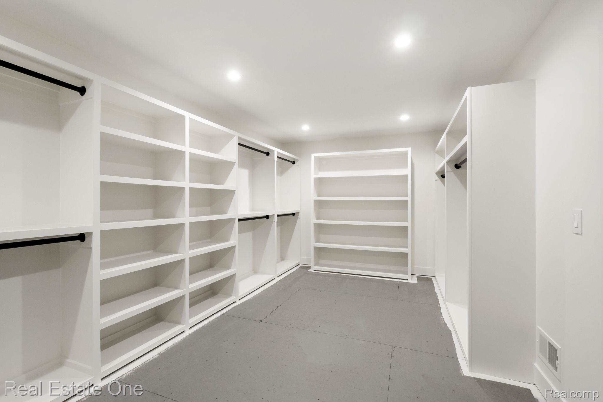 933 Robinhood Road Property Photo 34