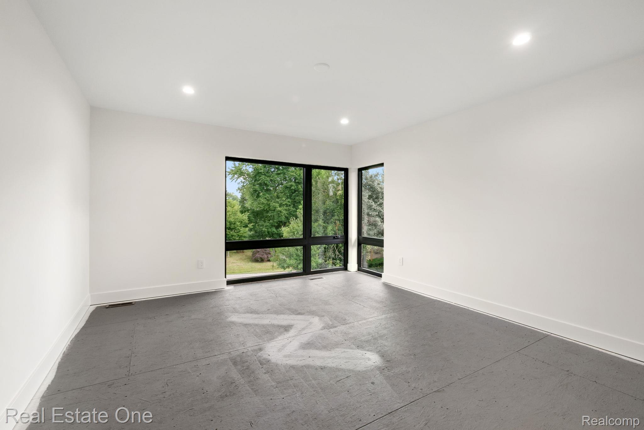 933 Robinhood Road Property Photo 35